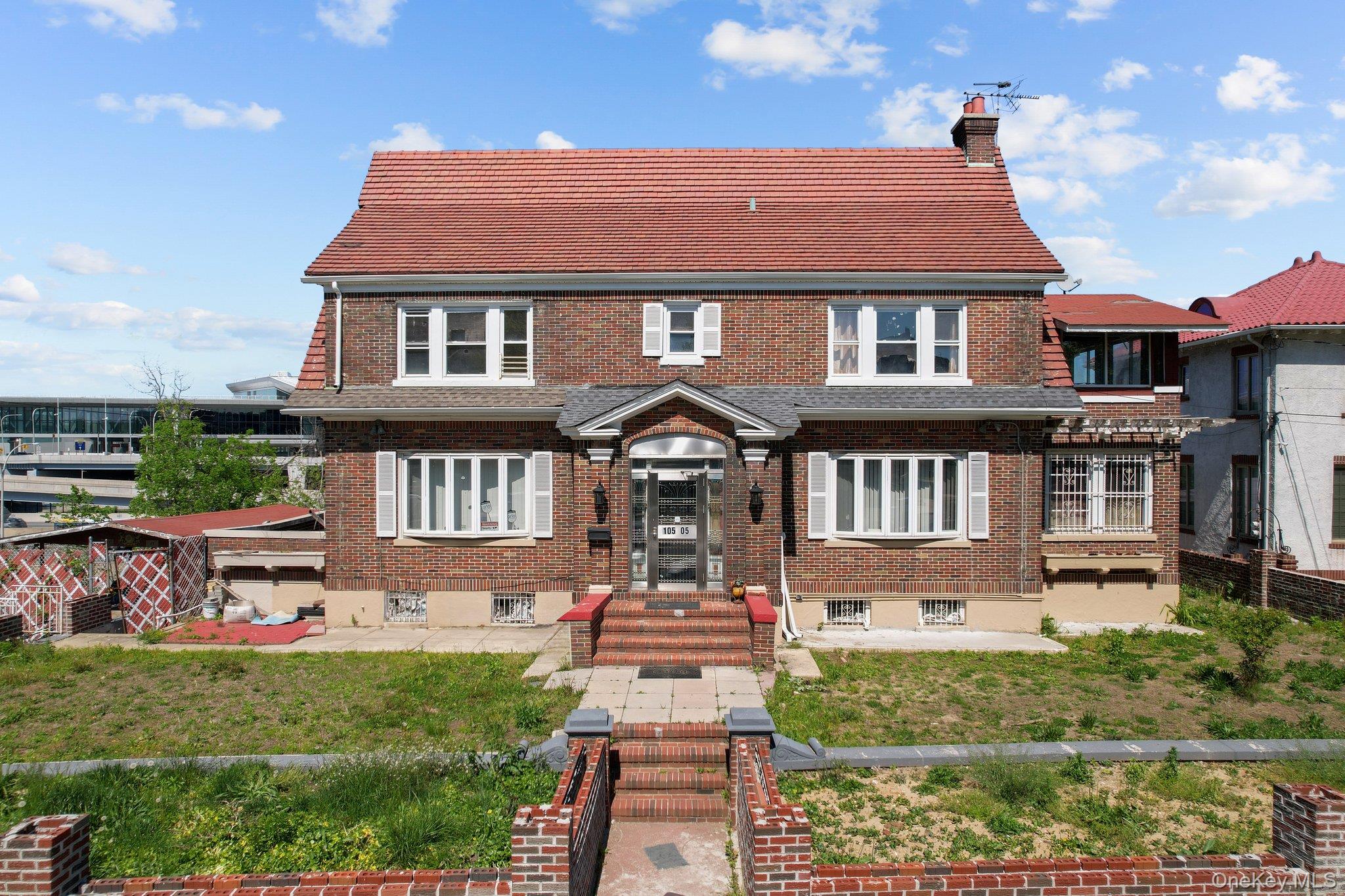 10505 Ditmars Boulevard — photo