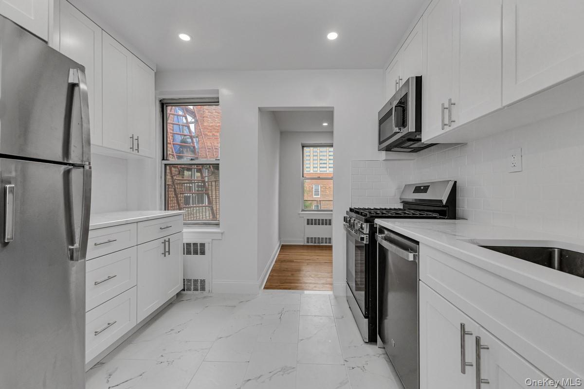 65-35 Yellowstone . Boulevard Unit 6F — photo