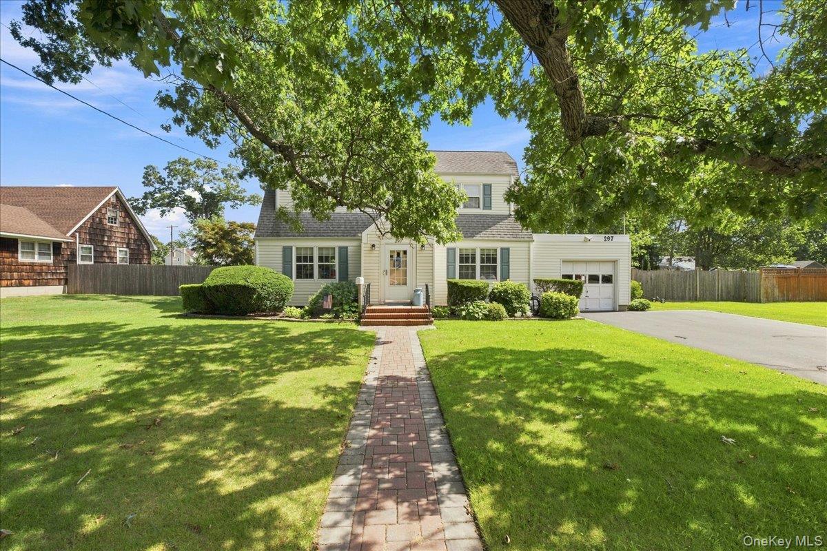 297 Maple Avenue, Brookhaven, NY 11772