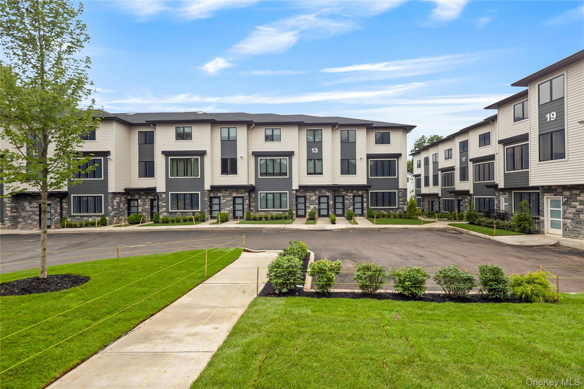 17 Lazer Court 201 — photo