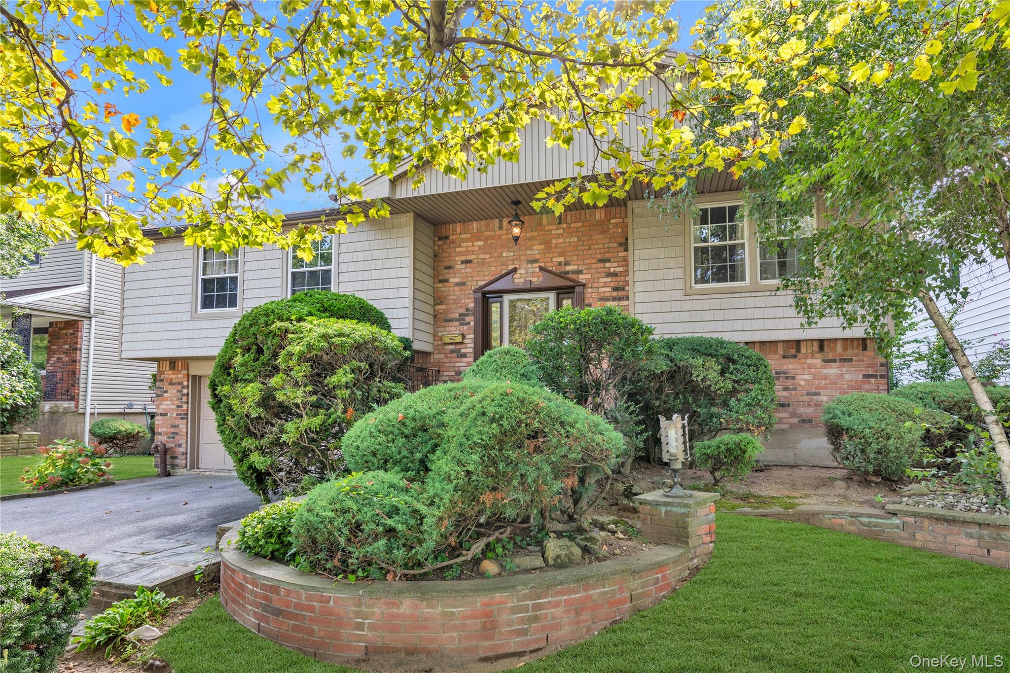 22 Valley Lane W — photo