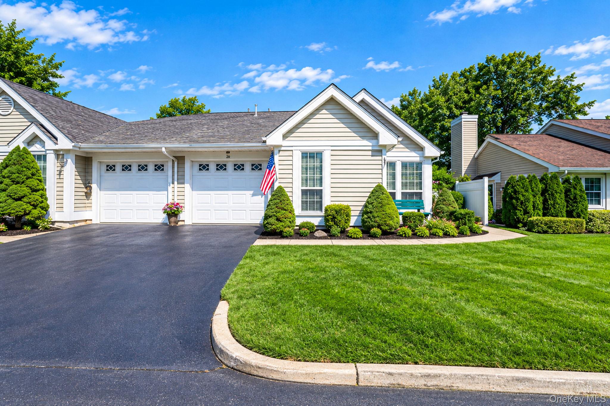 20 Wainscott Court — photo
