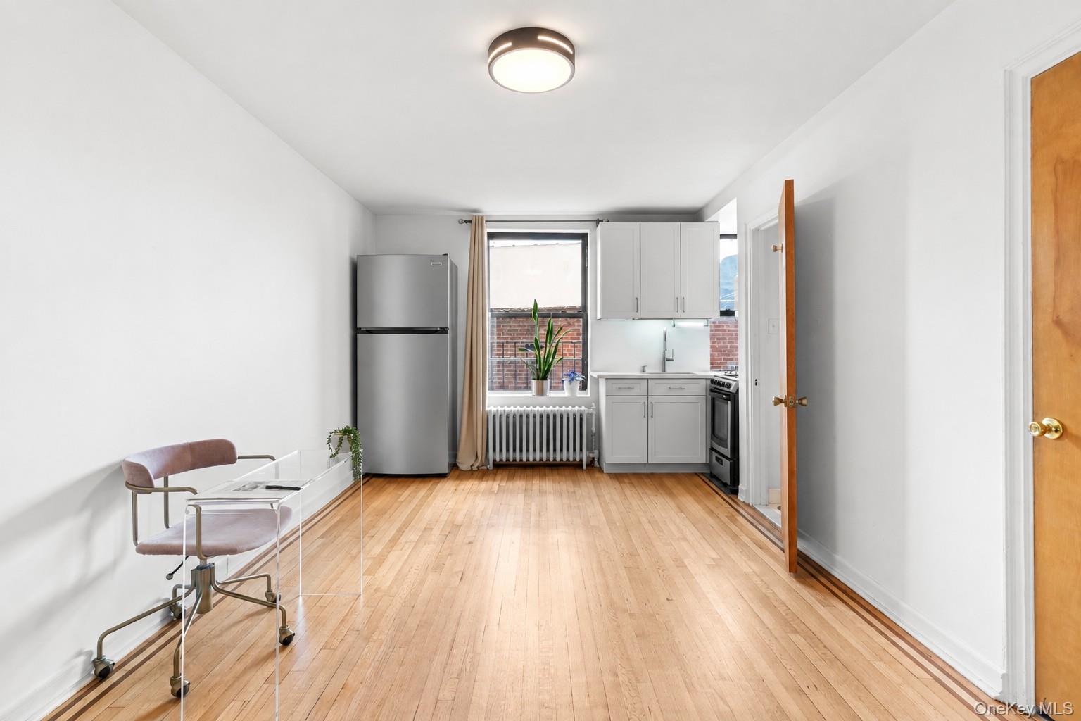300 8th Avenue 4N — photo