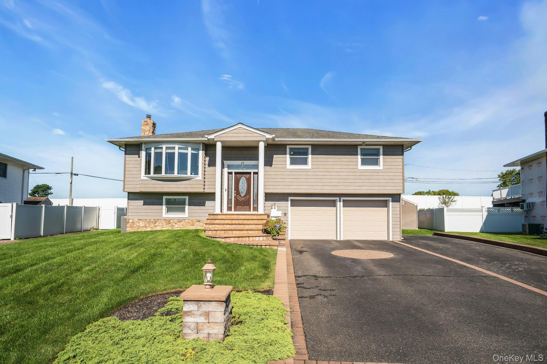 25 Heather Crescent — photo