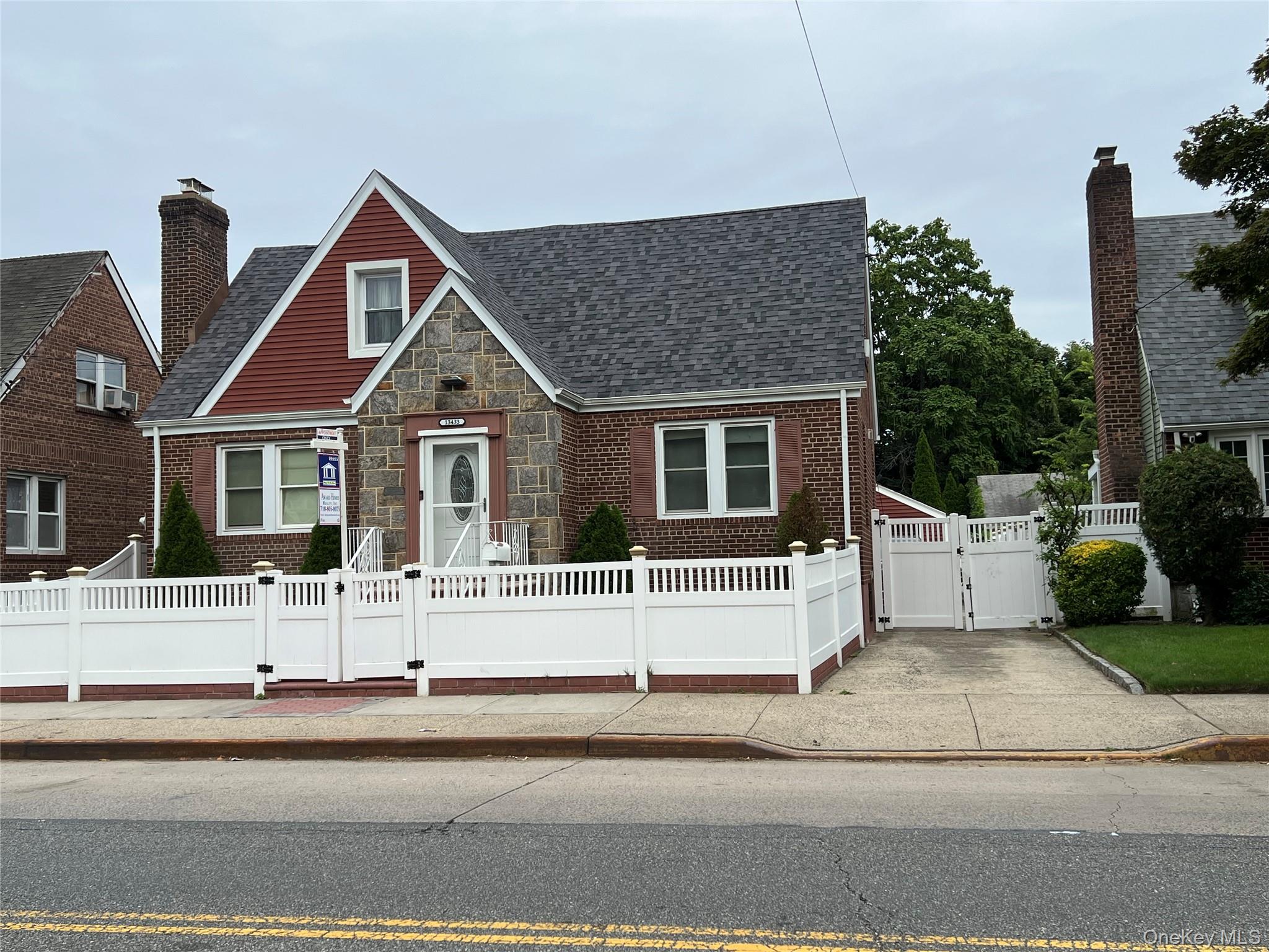 134-33 Hook Creek Boulevard — photo