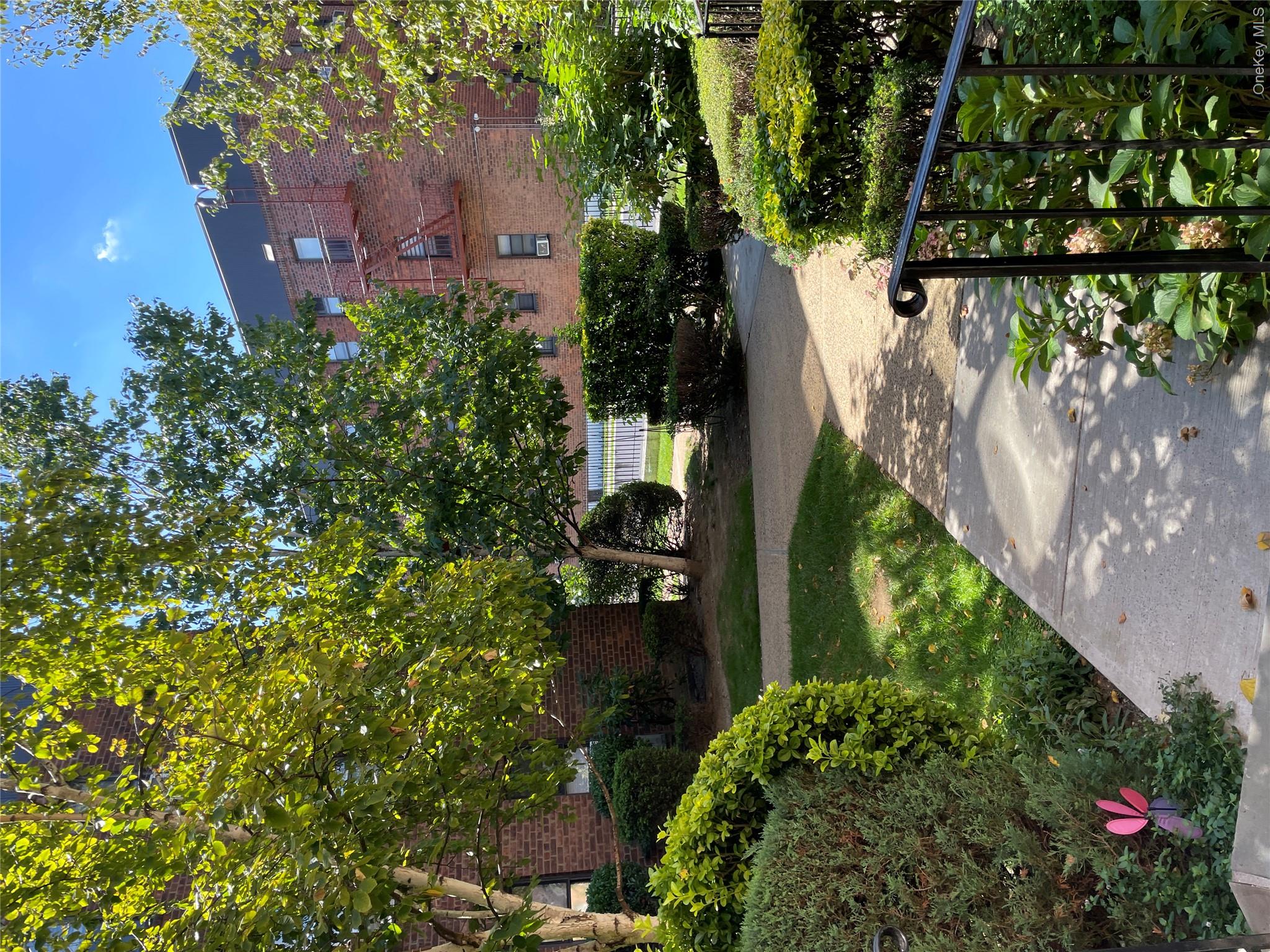 215-40 47 Avenue 3B — photo