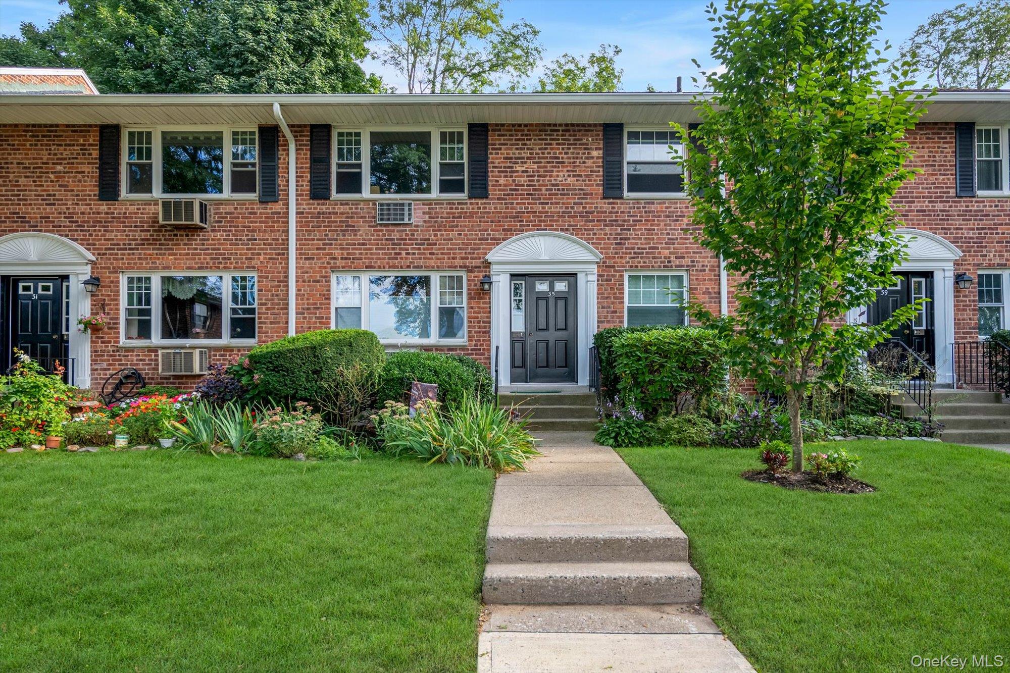 35U Madison Park Gardens 35U — photo