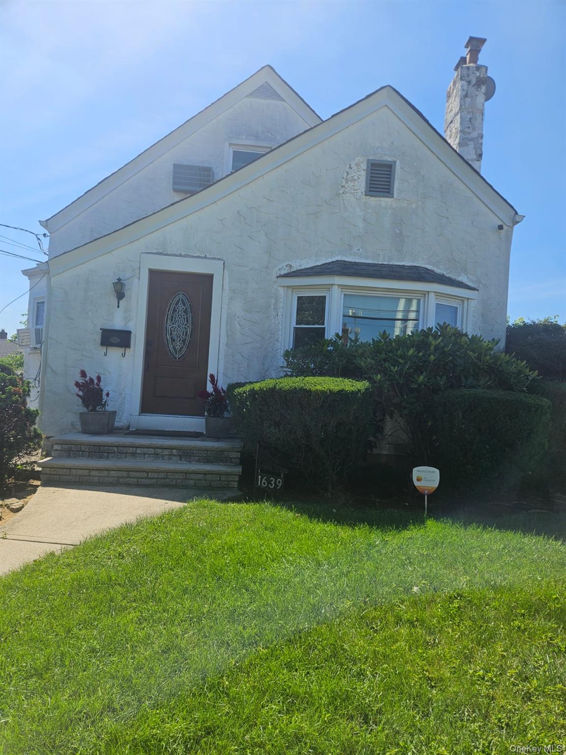 1639 1639 Empire Street House Rental — photo