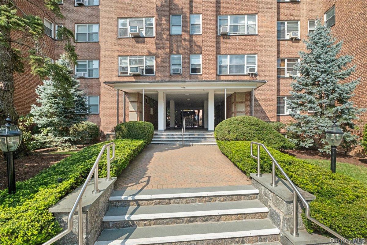 235 Garth Road C4E — photo