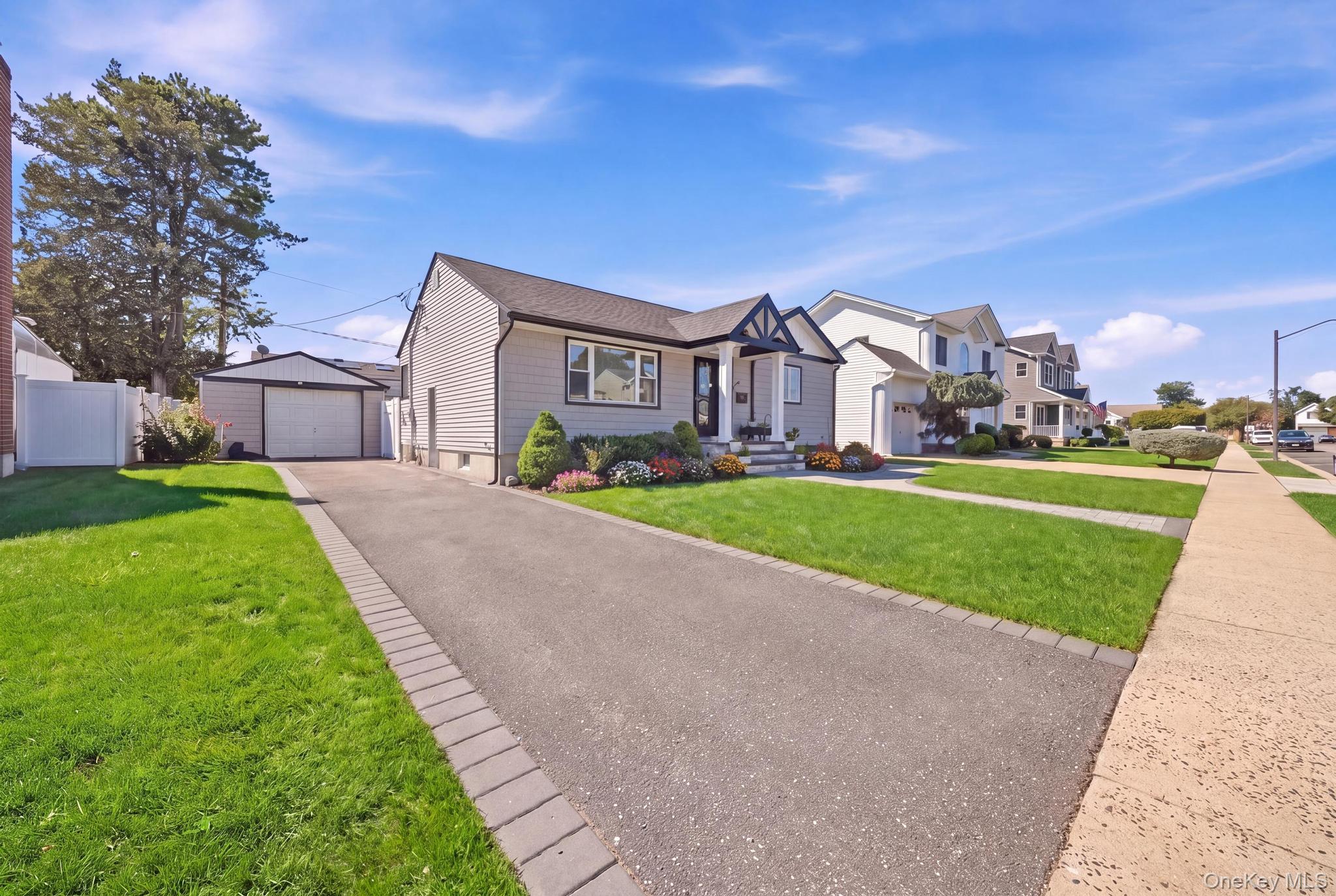 18 Devon Road, Oyster Bay, NY 11714 — photo 2