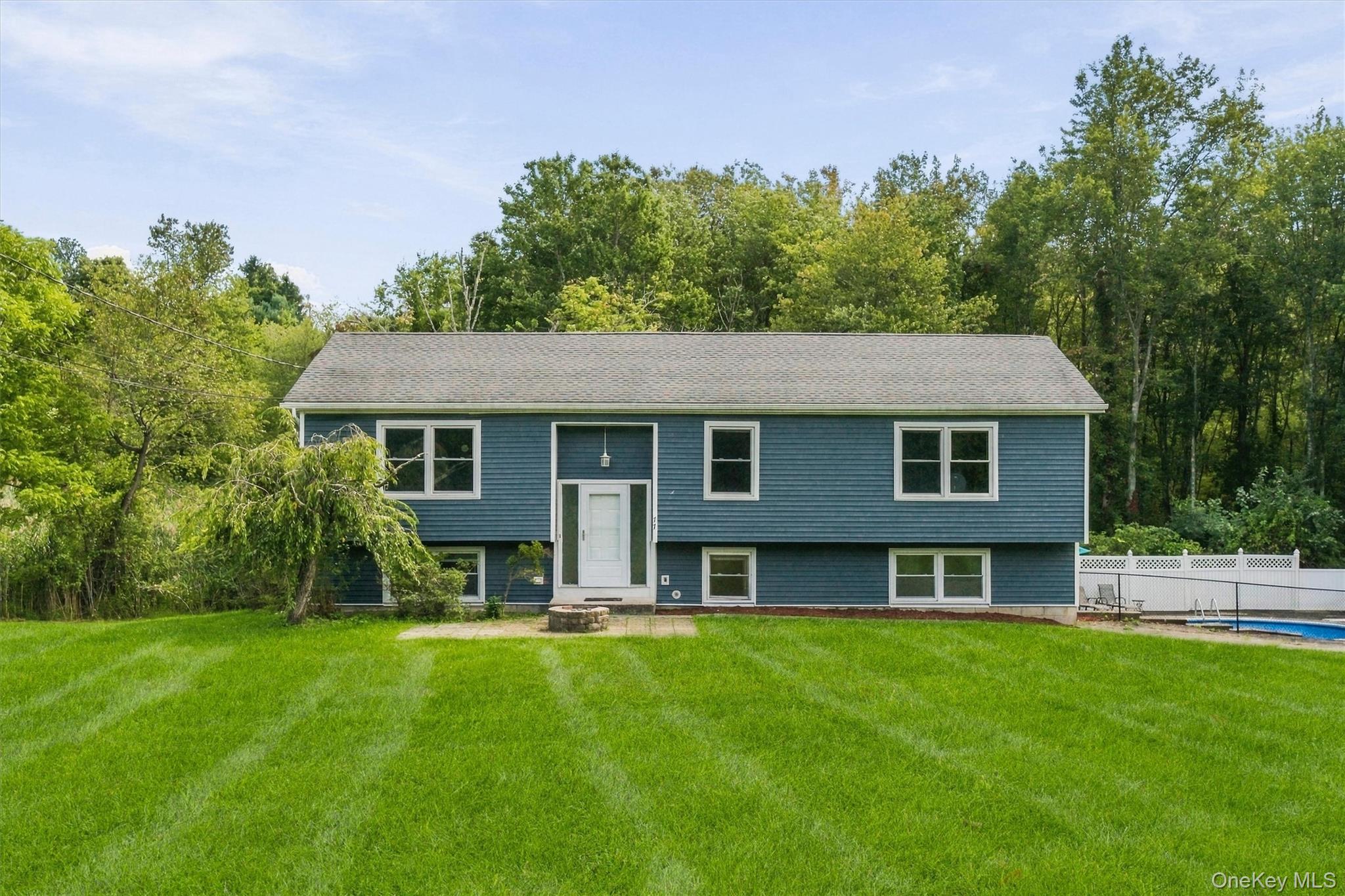 77 Robin Drive — photo