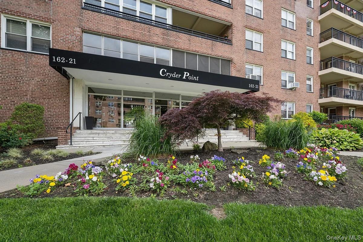 162-21 Powells Cove Boulevard Unit 6P — photo