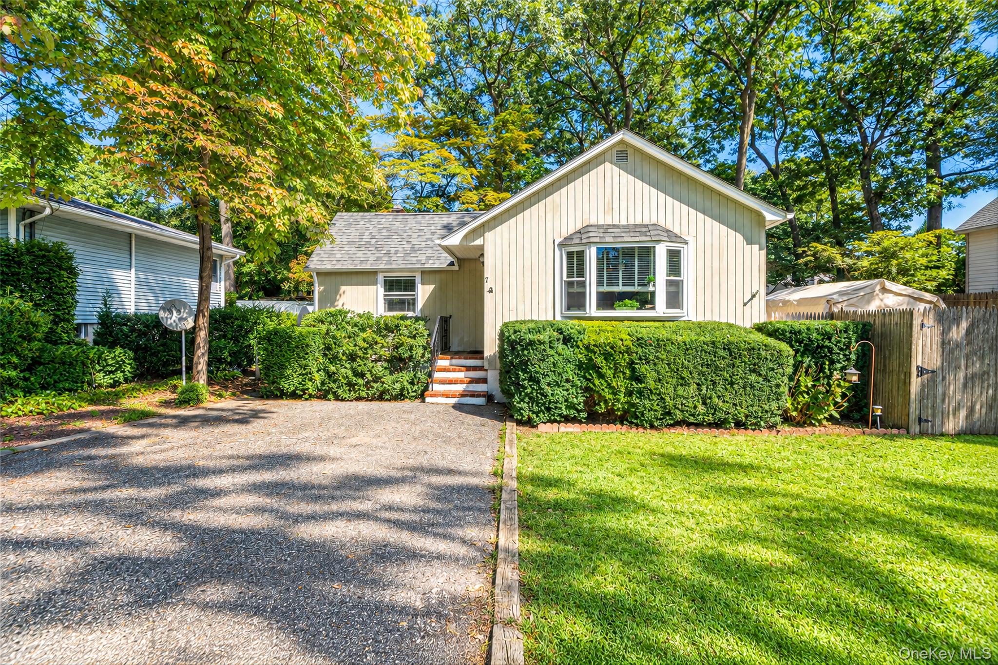 7 Beacon Drive — photo