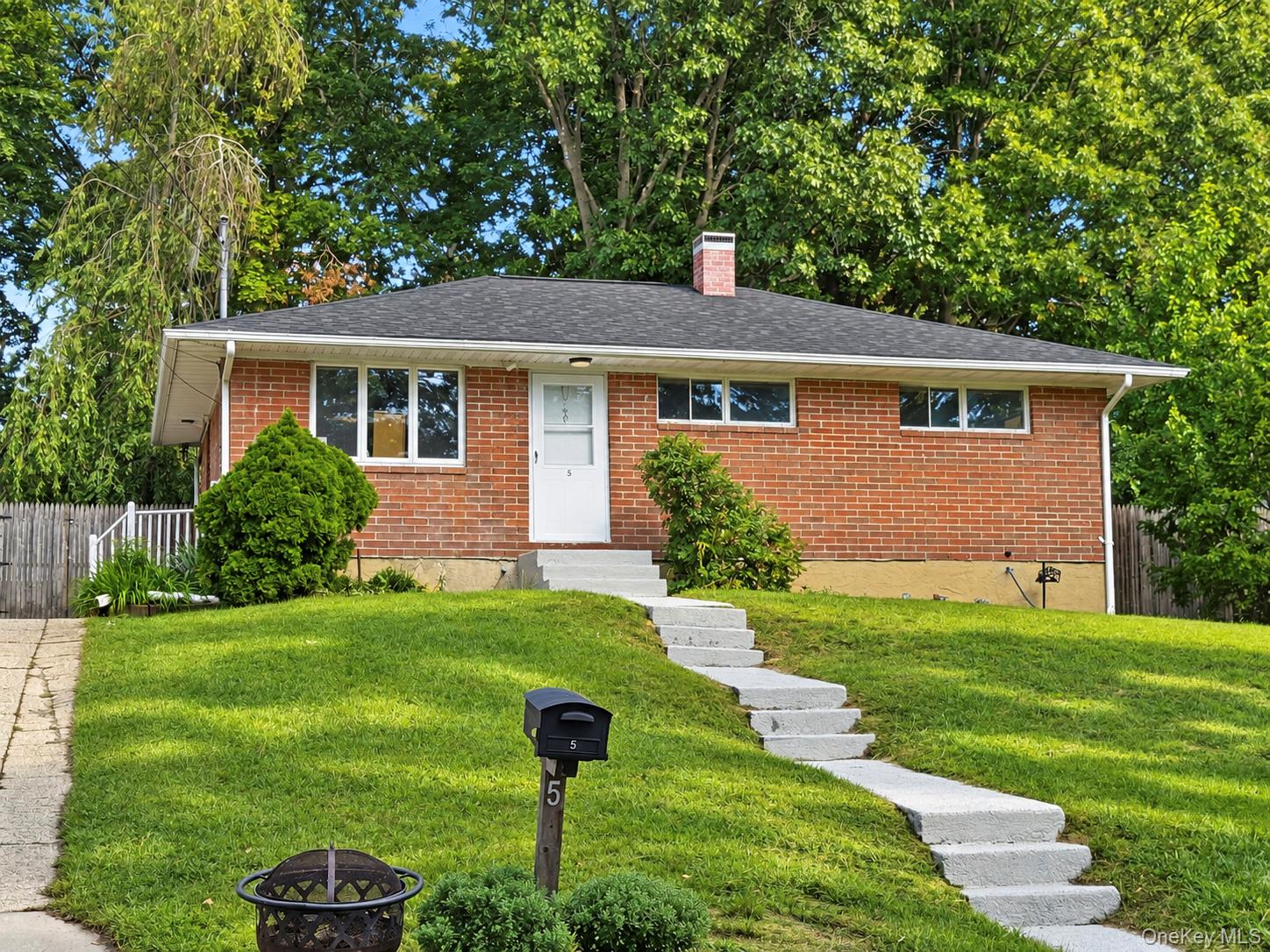 5 Robin Road — photo