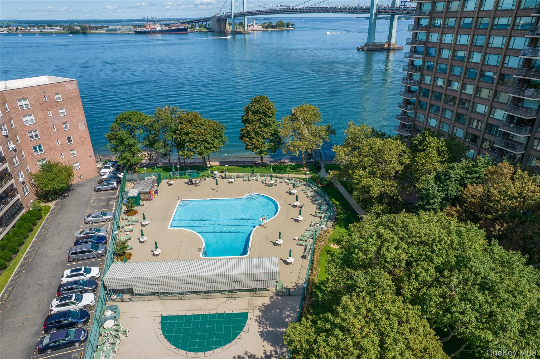 166-25 Powells Cove Boulevard 16B — photo