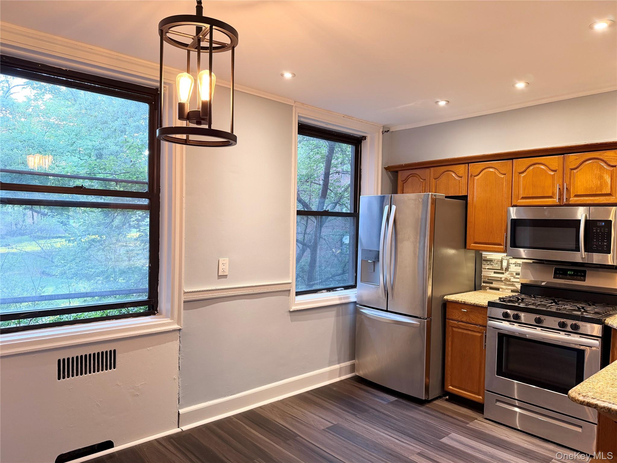 412C Larchmont Acres West 2C — photo