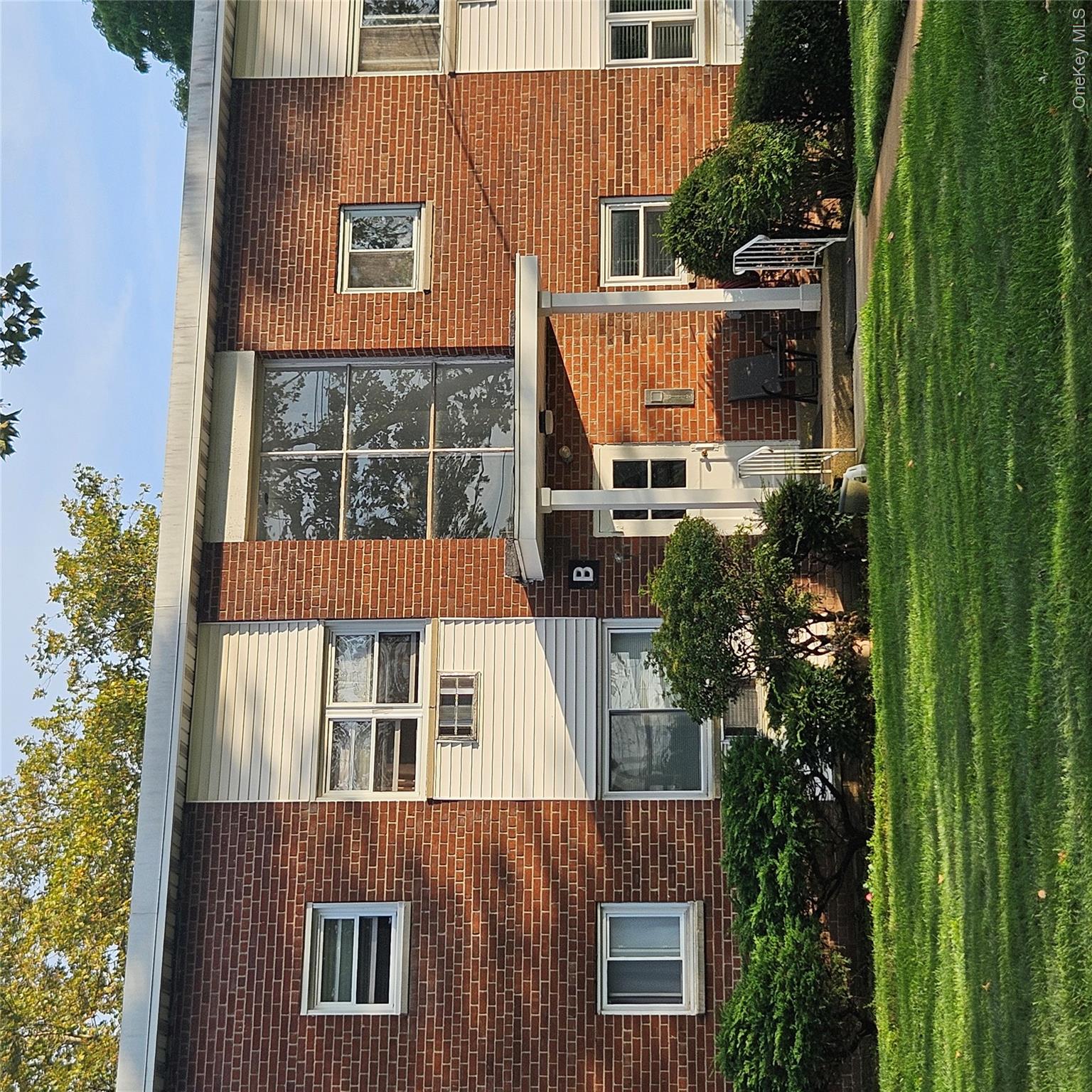 125 Hempstead Gardens Drive B1D — photo