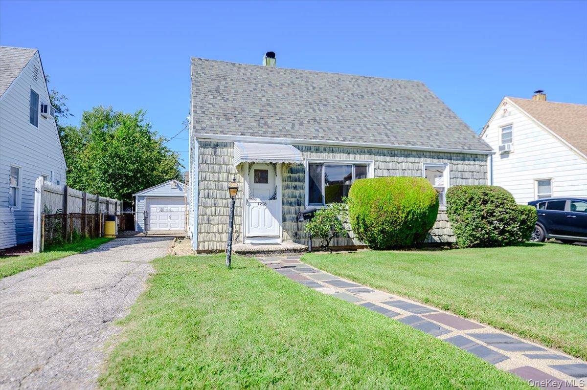 1258 Waverly Street — photo