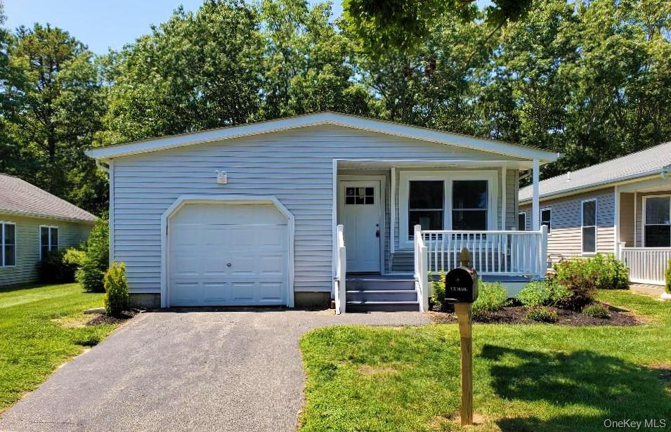 201 Village Circle W — photo