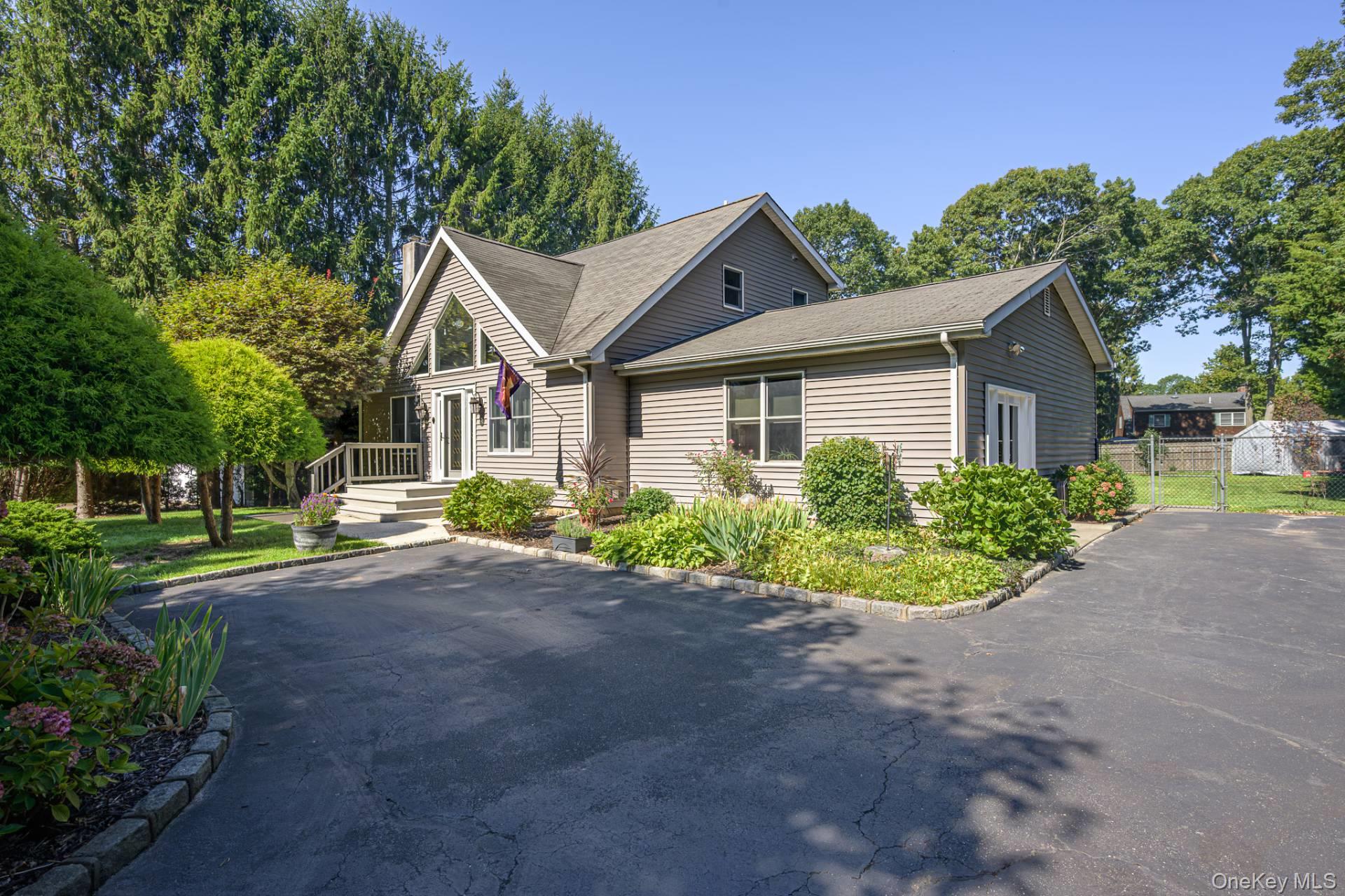 4 Rainbow Lane — photo