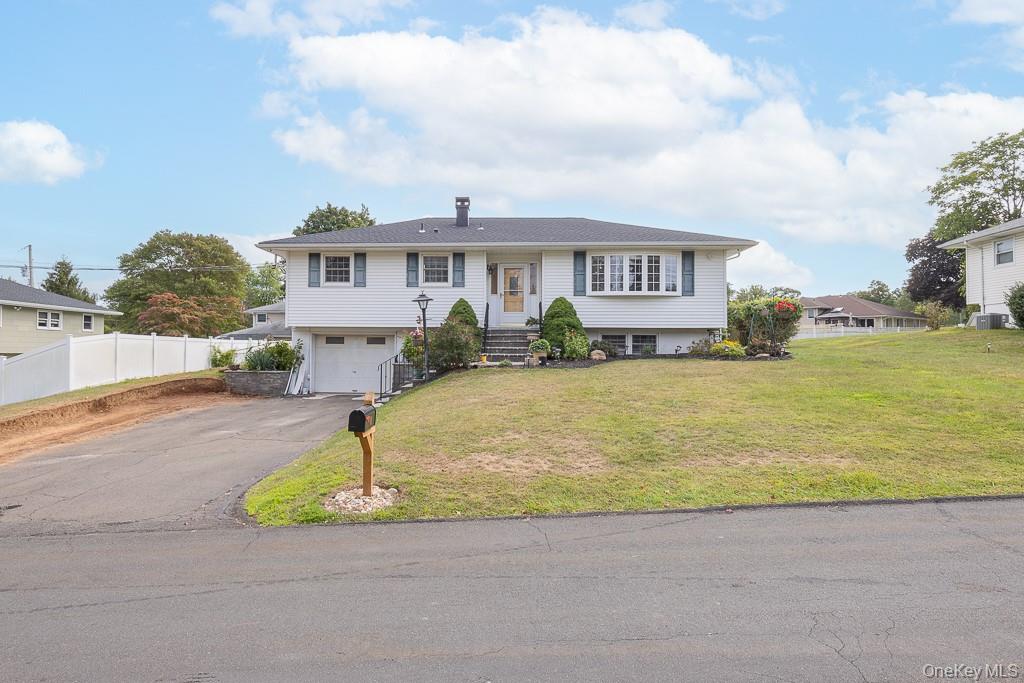 18 De Halve Maen Drive — photo