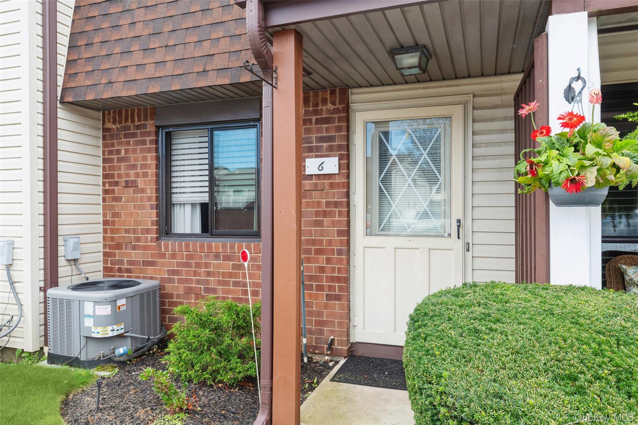 6 Cambridge Drive W — photo