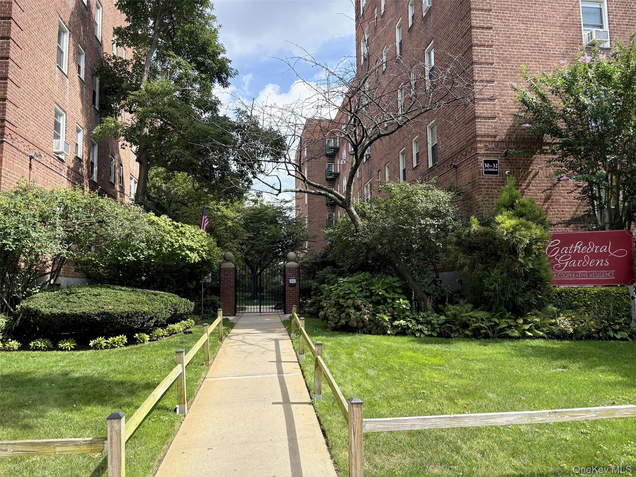30 Catheral Avenue 4a — photo