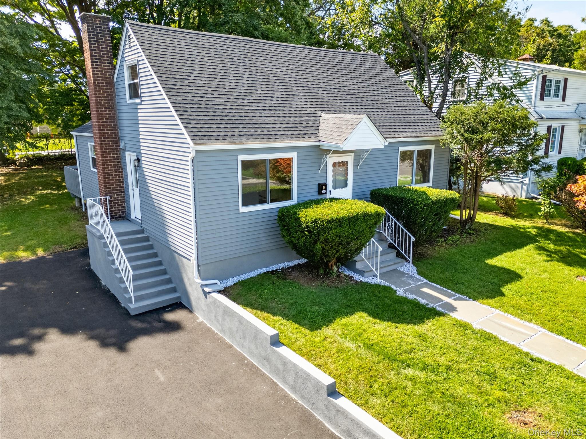 16 Saratoga Road — photo