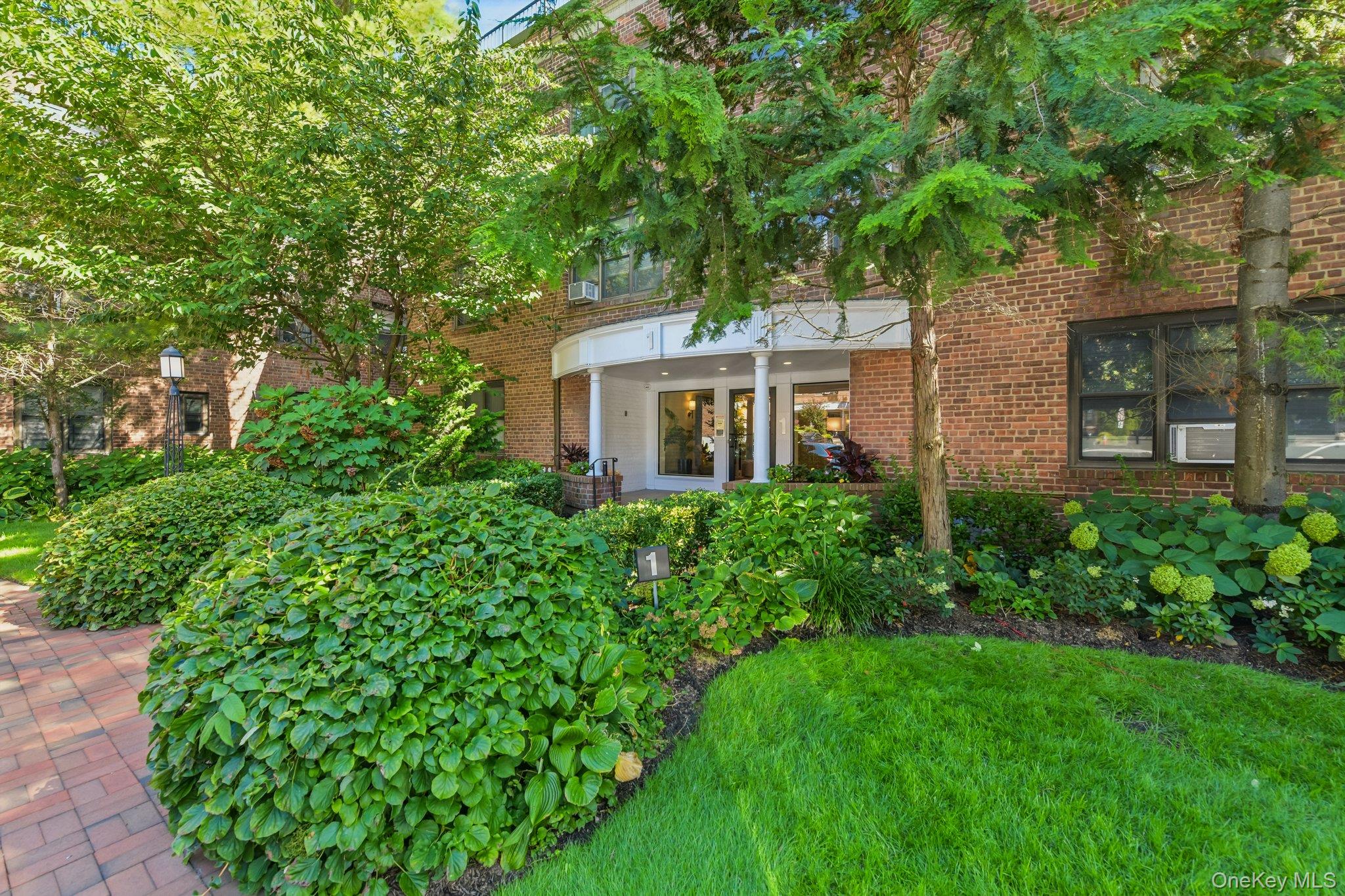 1 Town House Place 2L — photo