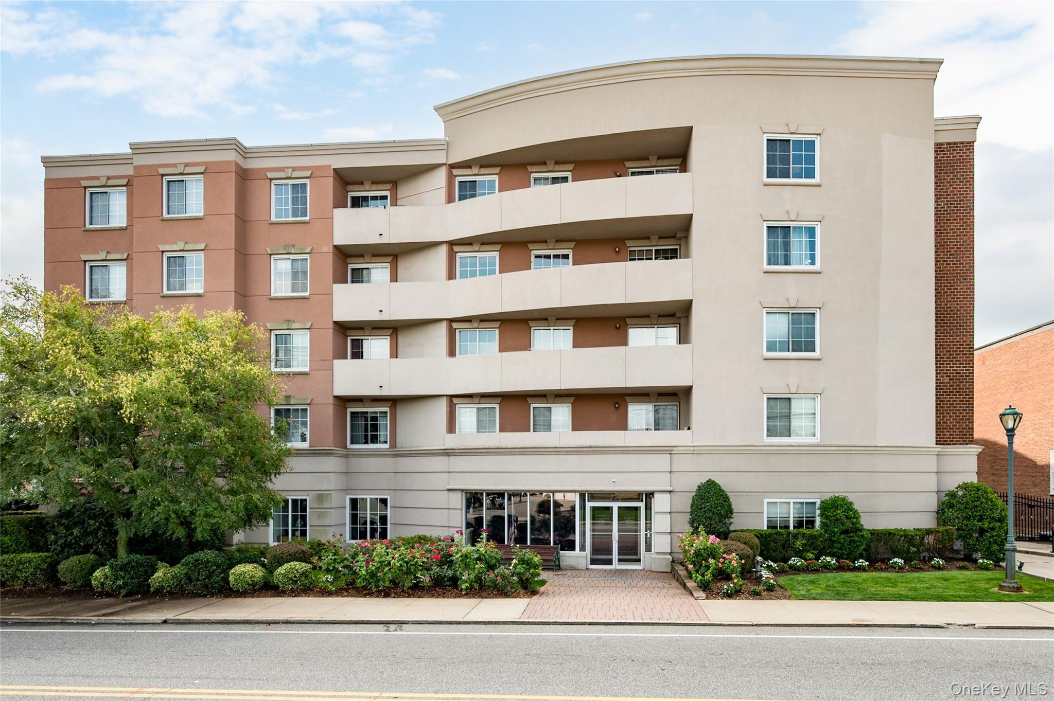242 Maple Avenue Unit 502 — photo