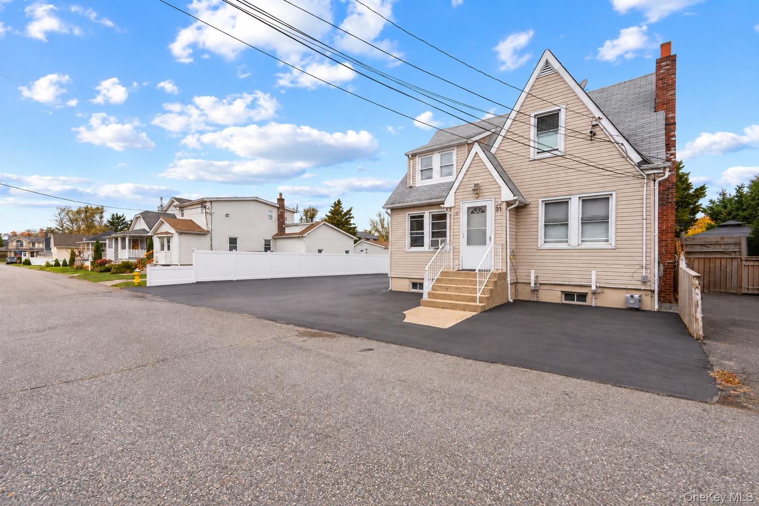 Home in Islip, NY 11795 — photo 2
