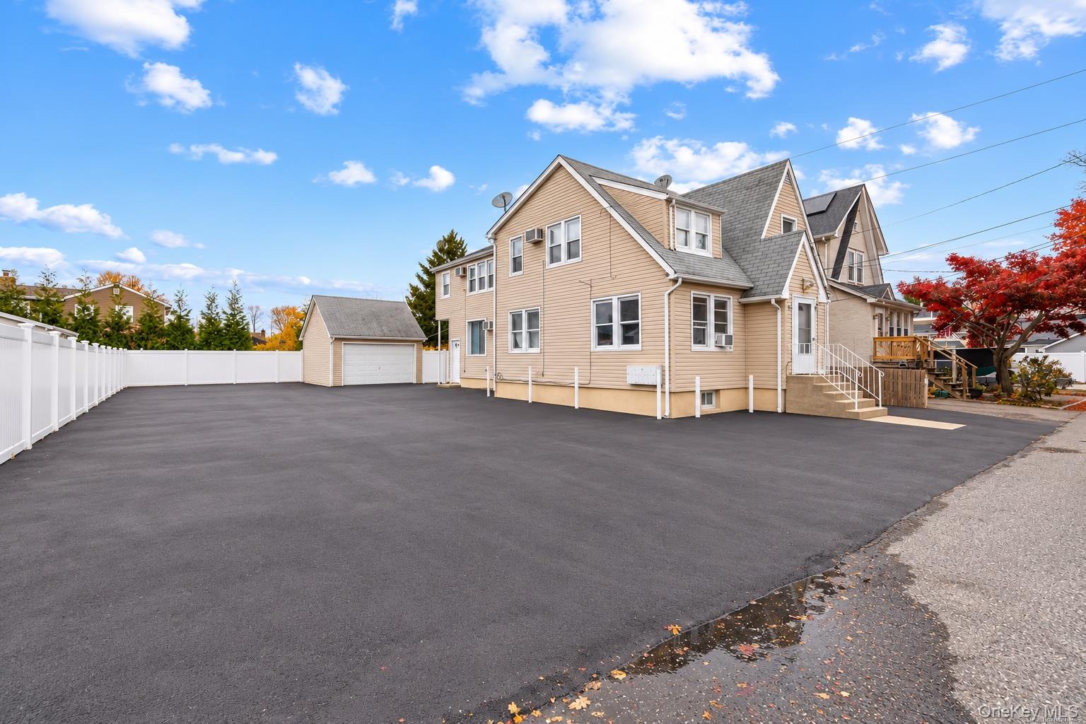 Home in Islip, NY 11795 — photo 3