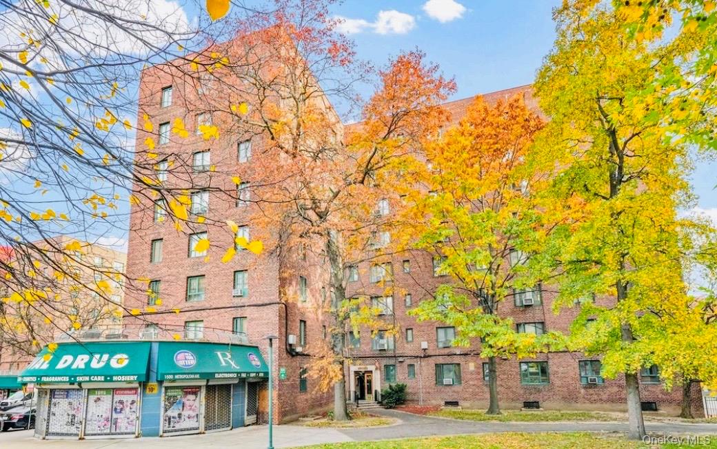 1504 Metropolitan Avenue 4H — photo