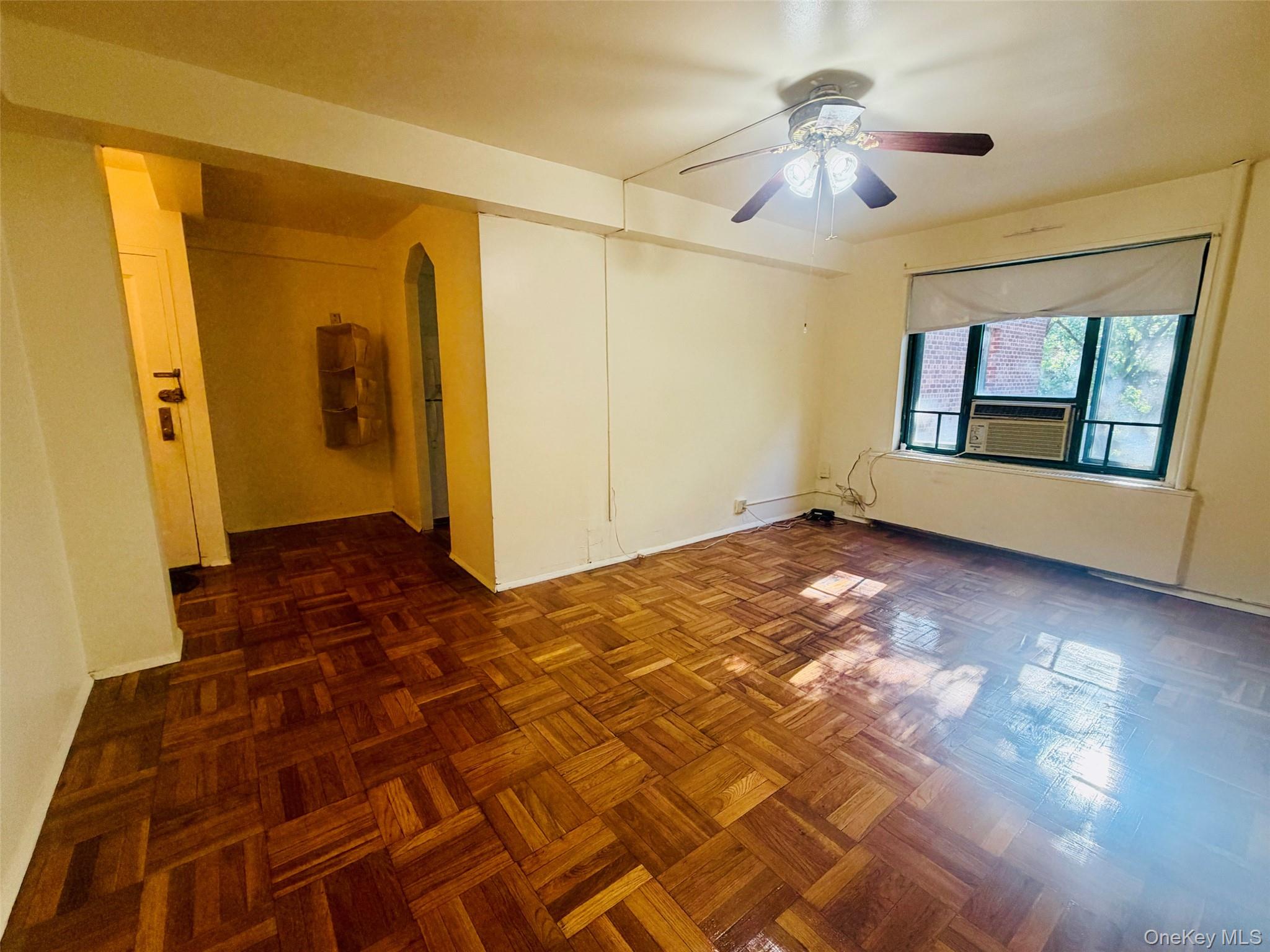 2049 McGraw Avenue 6H — photo
