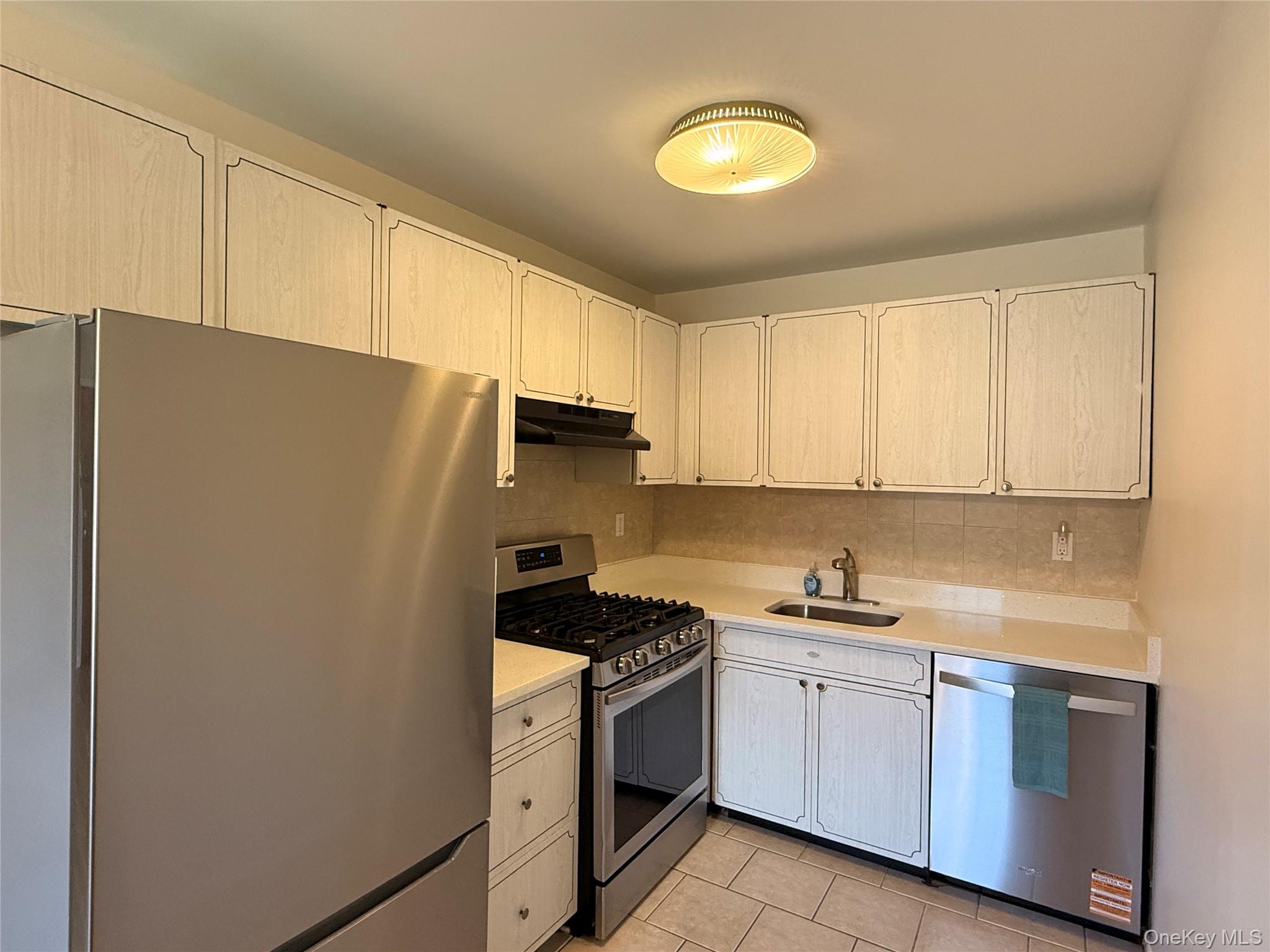 240 Broadway S 6B — photo