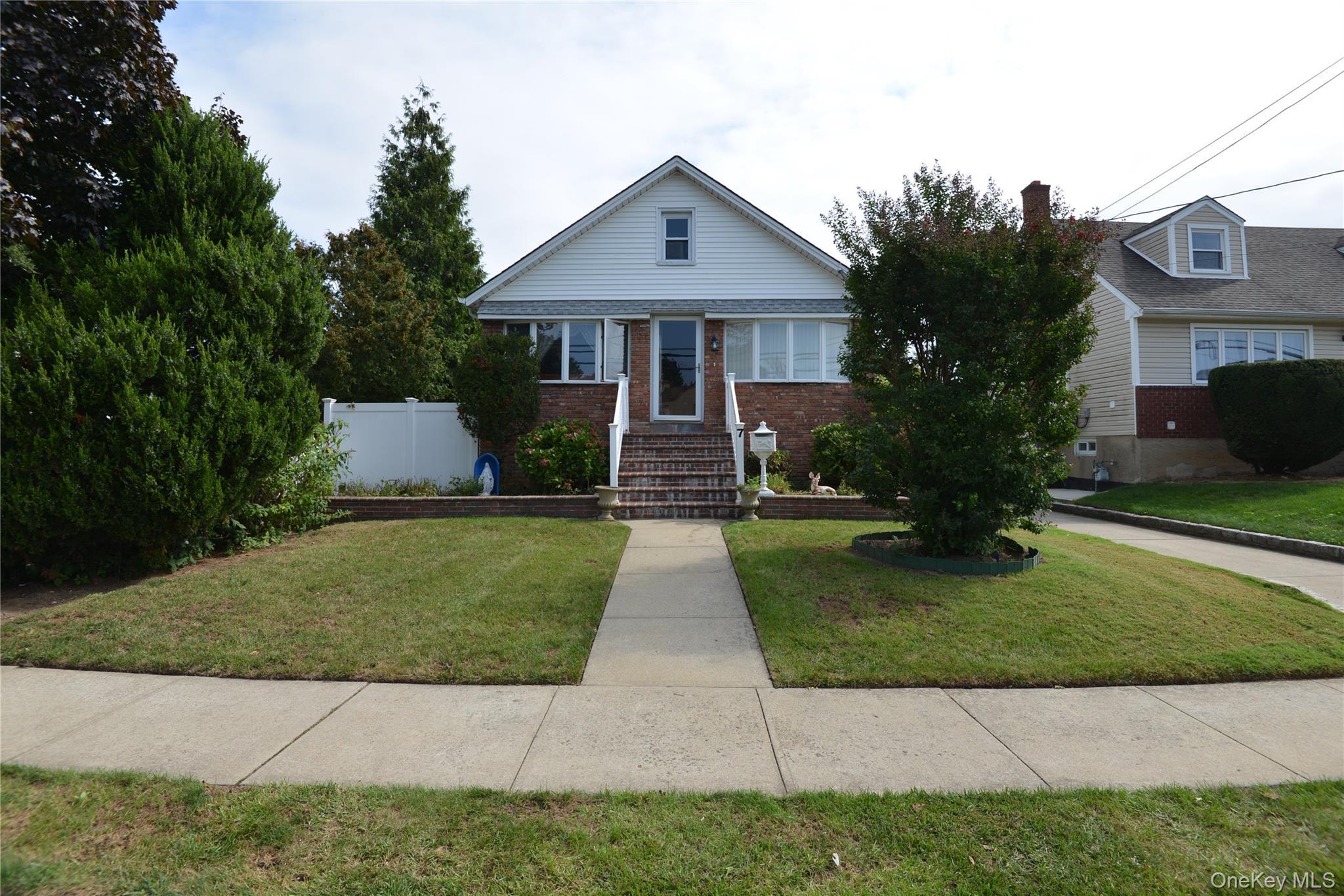 7 S Bay Avenue — photo