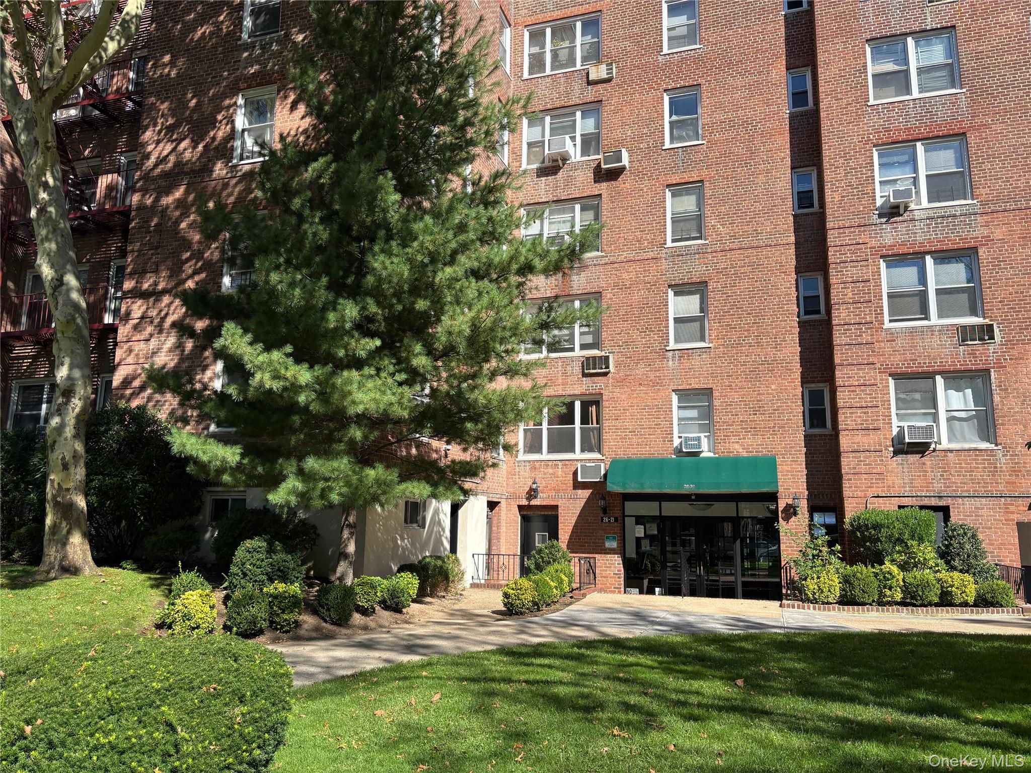 26-21 Union Street 6D — photo