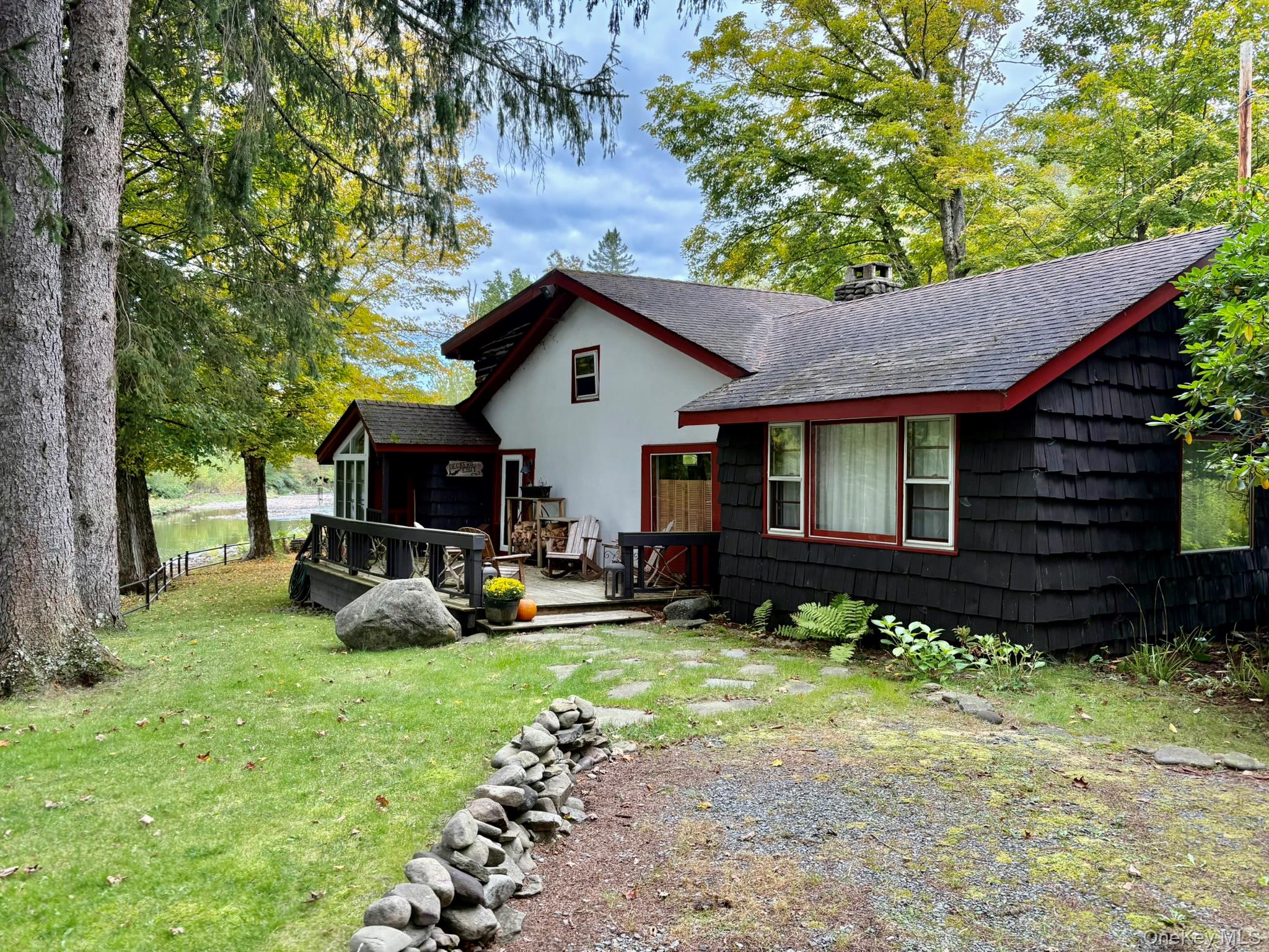 945 Old Route 17 — photo