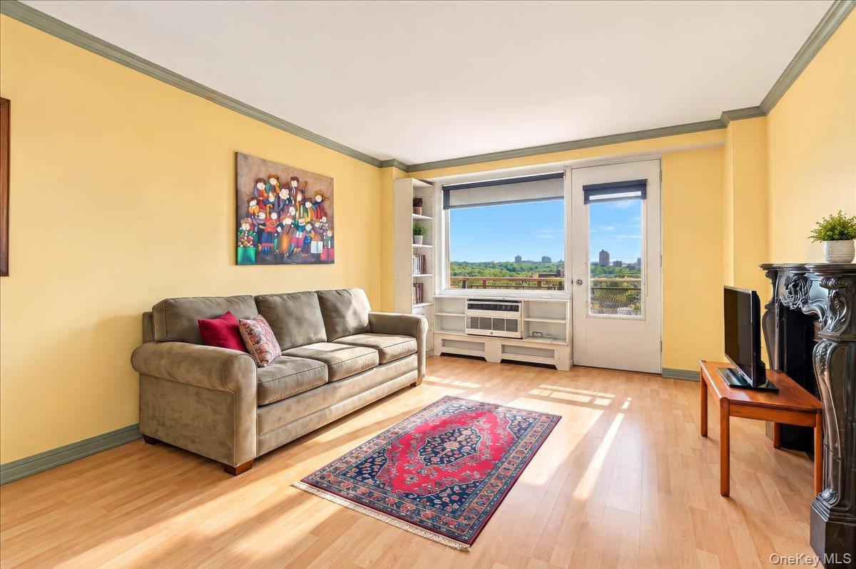 5900 Arlington Avenue Unit 15E — photo