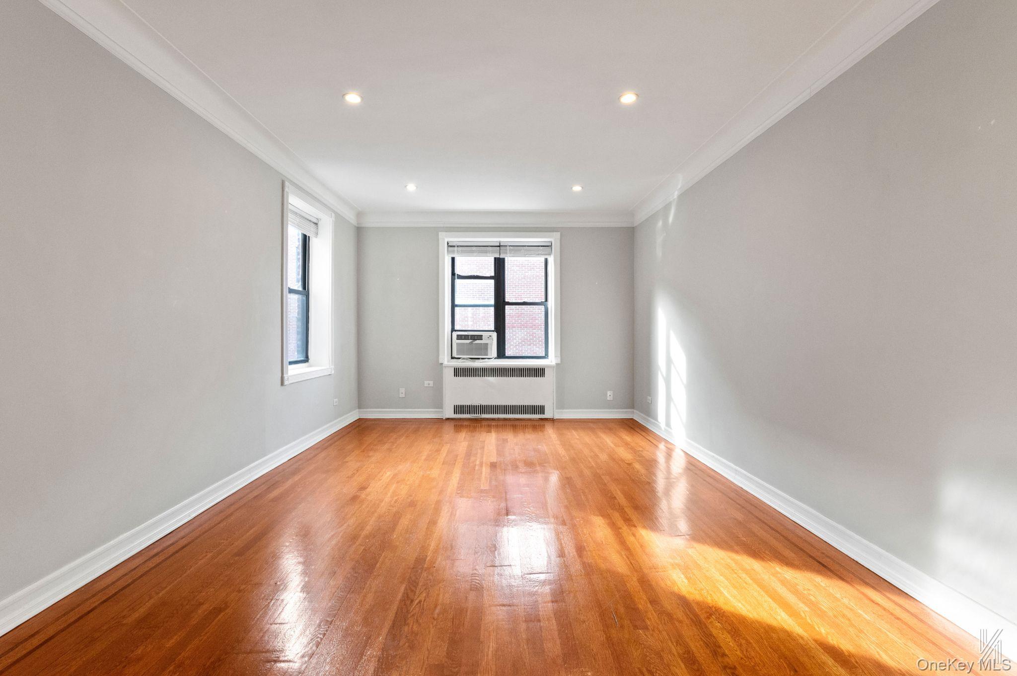 25-40 31st Avenue 6E — photo