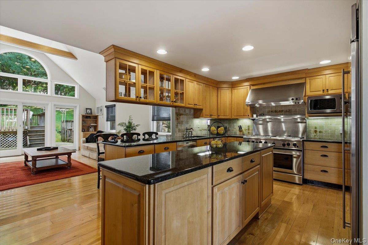 3494 Overlook Avenue — photo