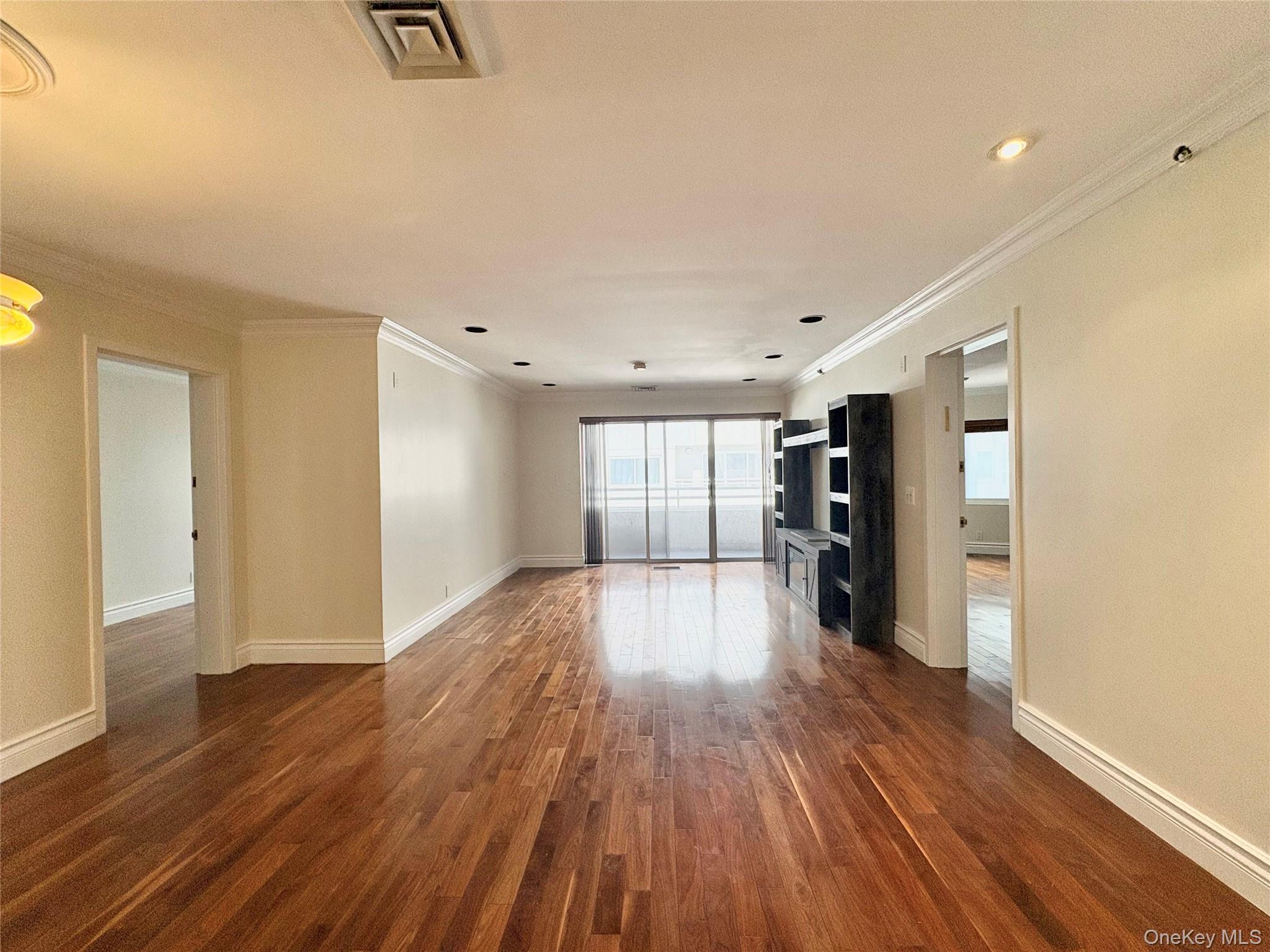 100 Cuttermill Road 3H — photo