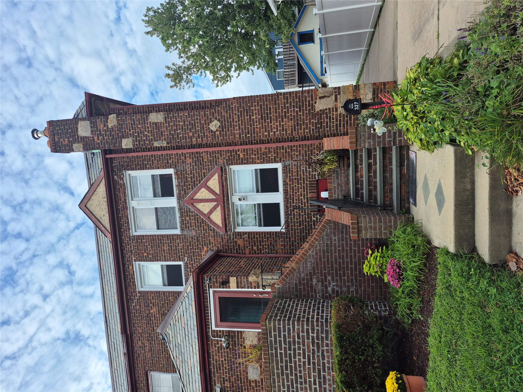 327 E Pine Street, Long Beach, NY 11561 — photo 2