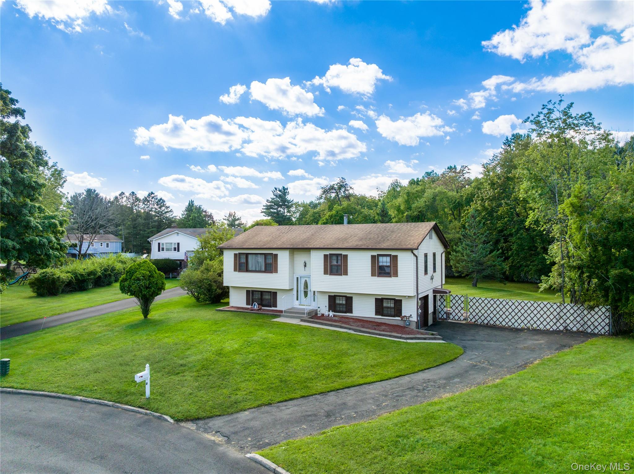 7 Roxbury Court — photo