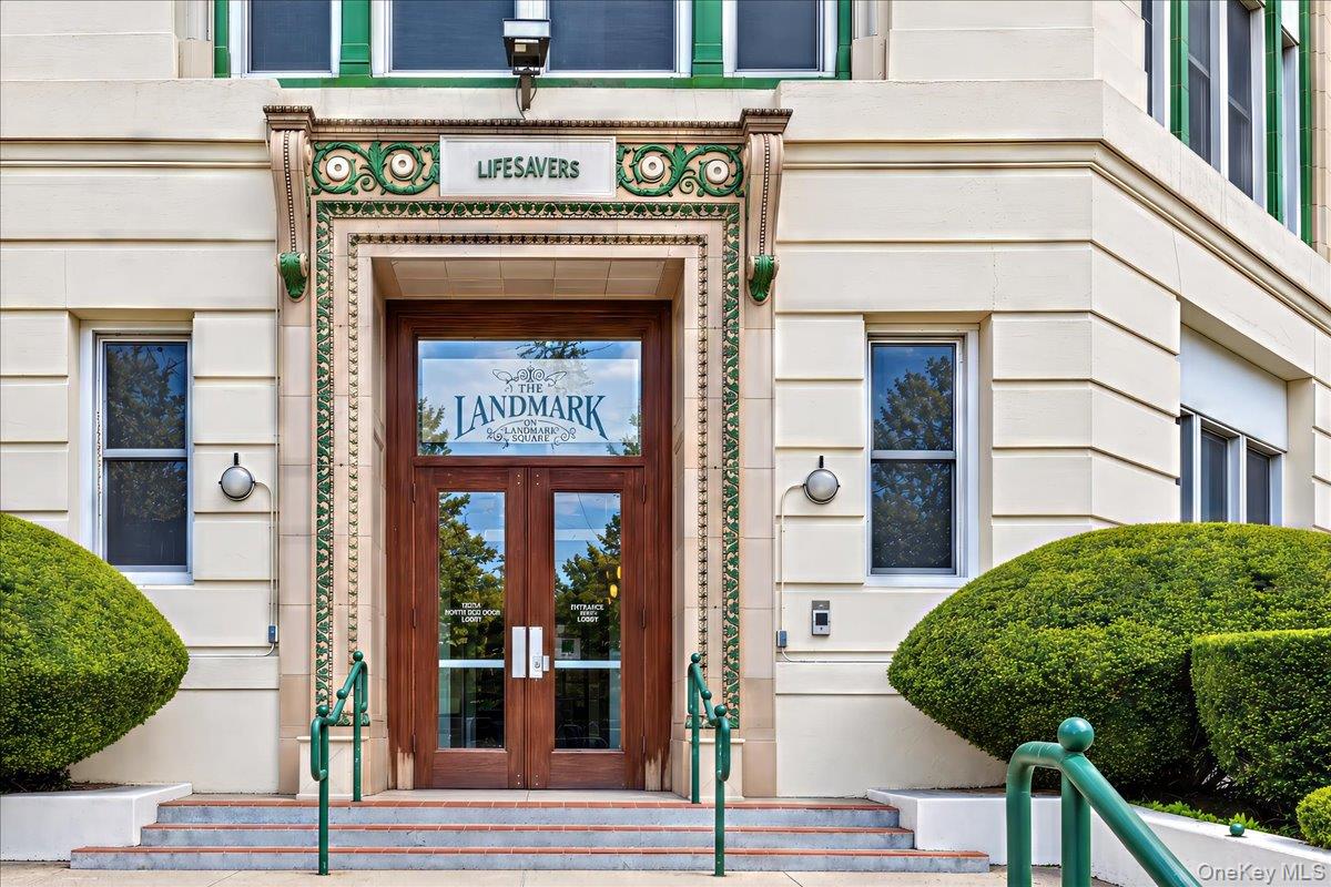 1 Landmark Square 213 — photo