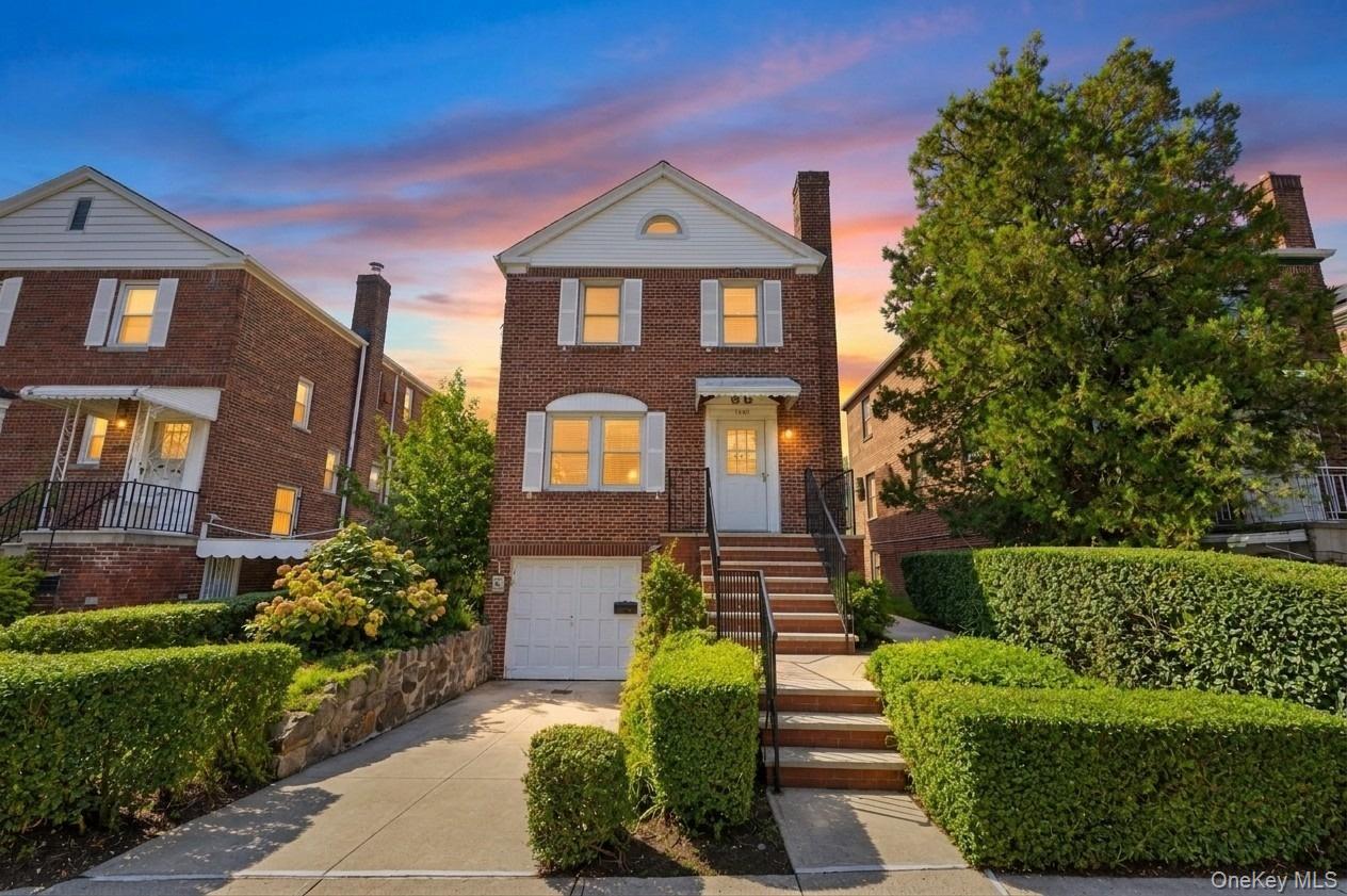 1845 Hering Avenue — photo