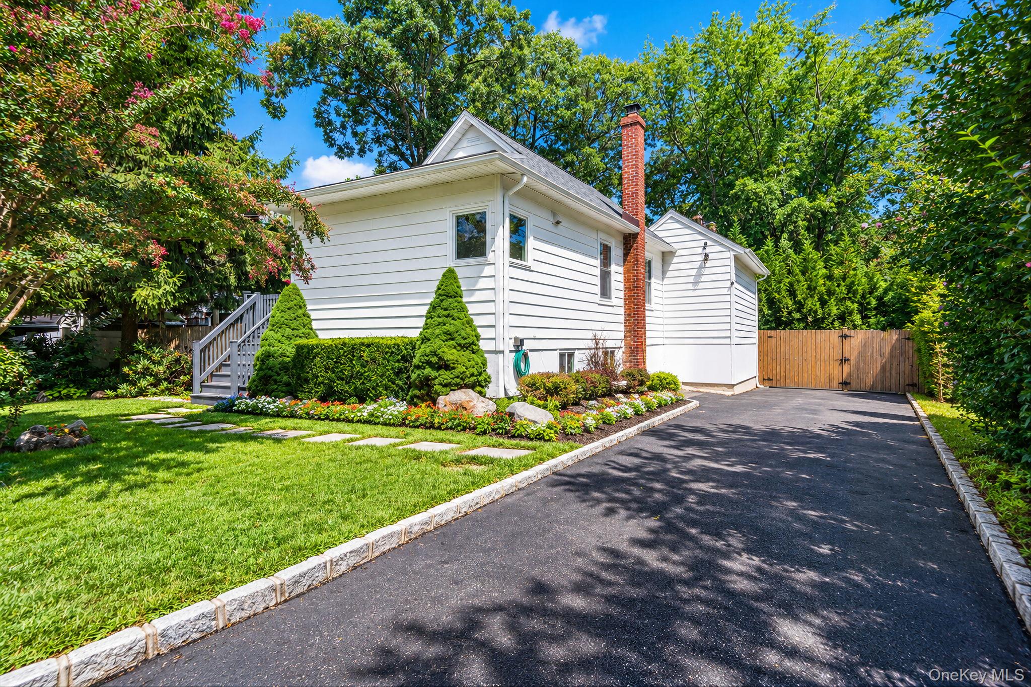 39 Plandome Road — photo