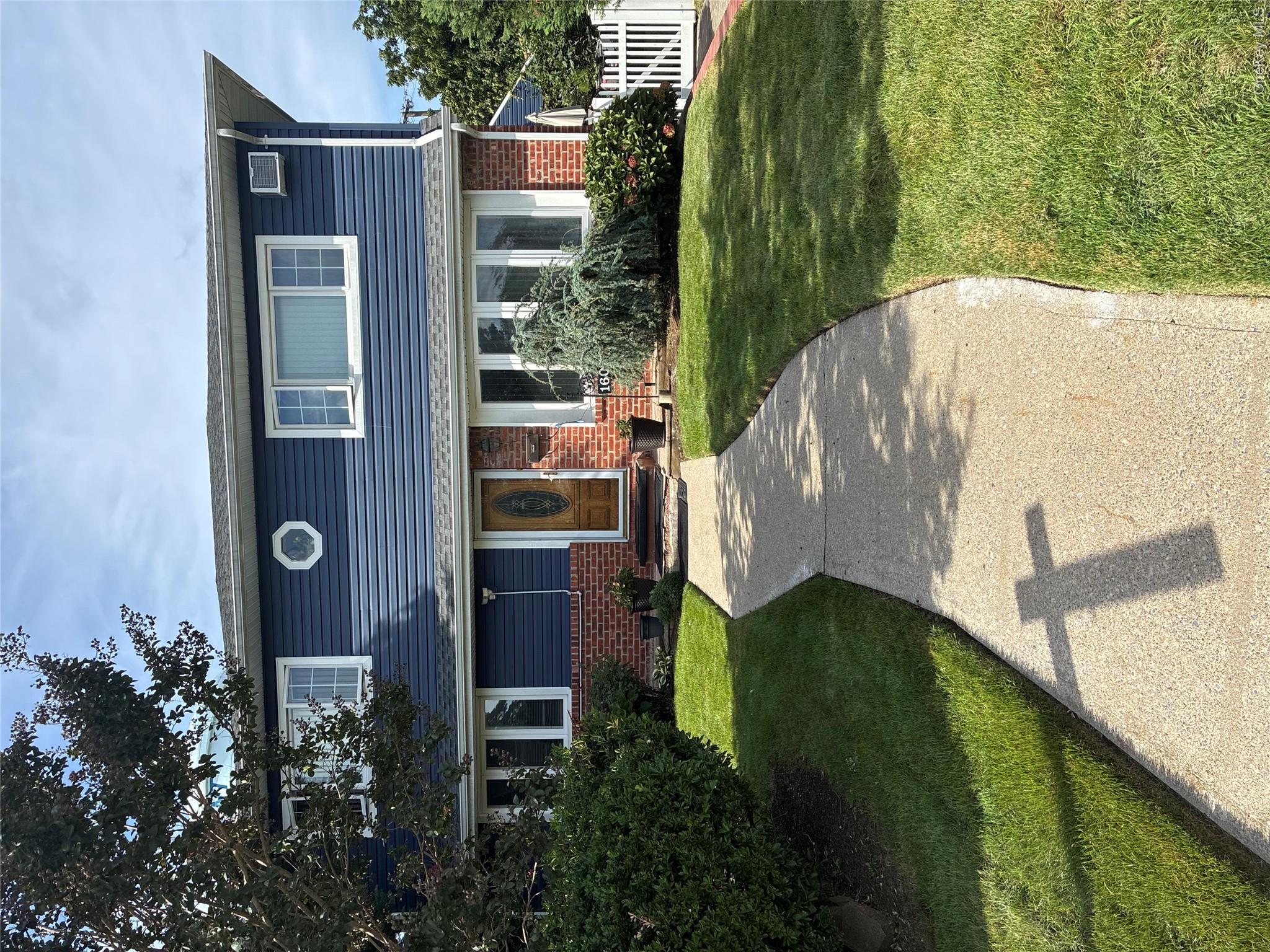 1607 Lydia Avenue — photo