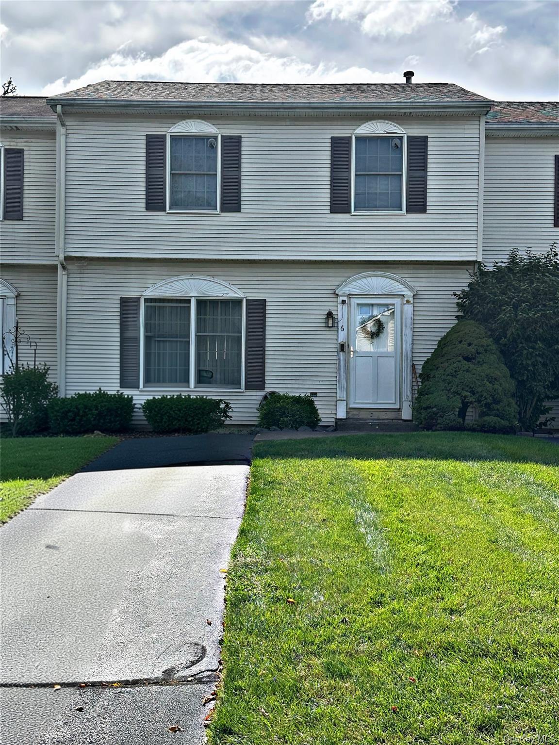 6 Strack Court — photo