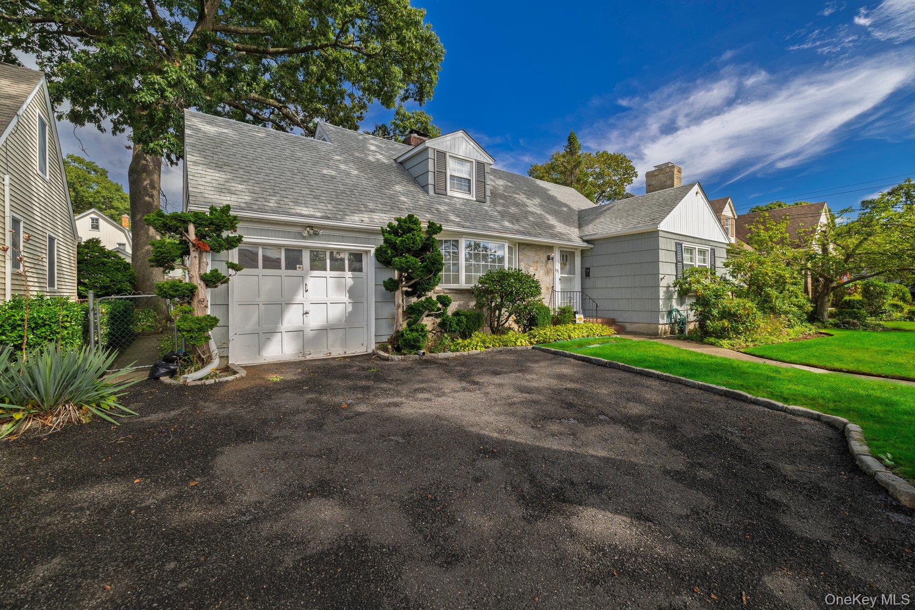175 E Carpenter Street, Hempstead, NY 11580 — photo 2
